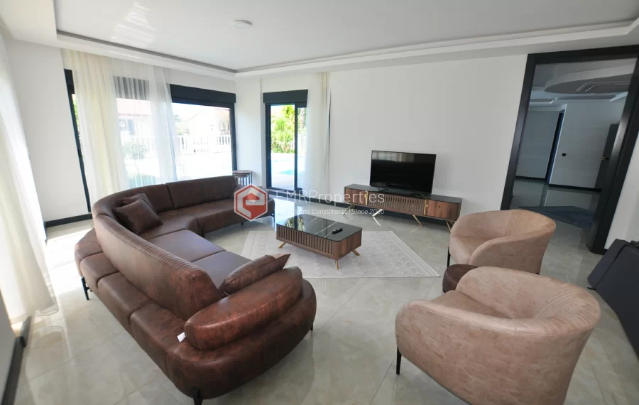 Sanjava vila sa 8 spavacih soba na prodaju u Kargicaku Alanji