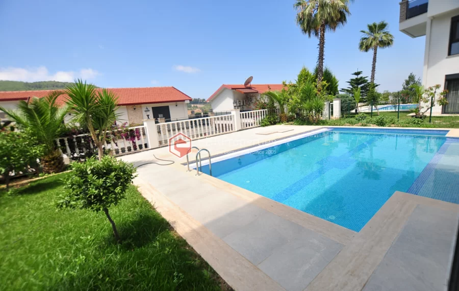 Sanjava vila sa 8 spavacih soba na prodaju u Kargicaku Alanji