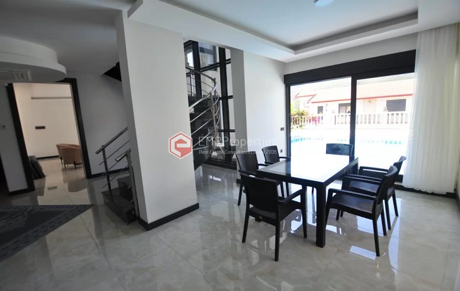 Sanjava vila sa 8 spavacih soba na prodaju u Kargicaku Alanji