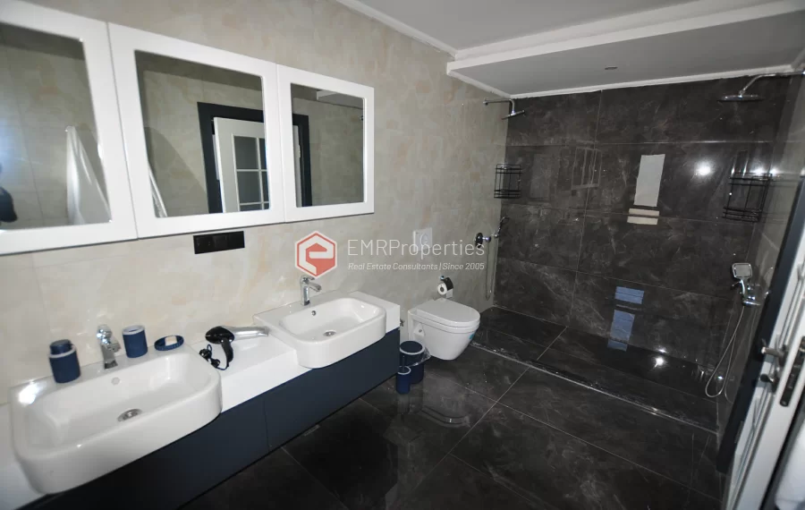 Sanjava vila sa 8 spavacih soba na prodaju u Kargicaku Alanji