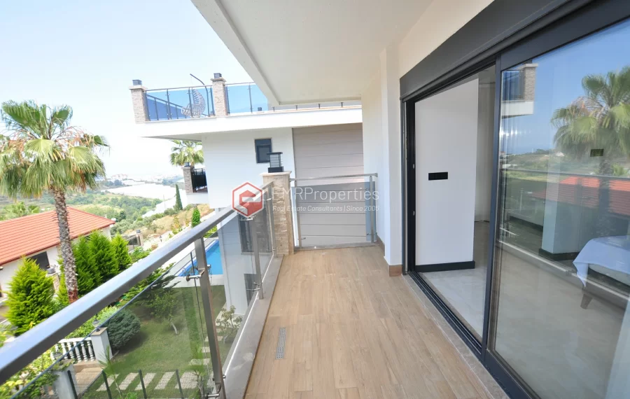 Sanjava vila sa 8 spavacih soba na prodaju u Kargicaku Alanji