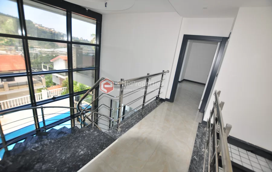 Sanjava vila sa 8 spavacih soba na prodaju u Kargicaku Alanji