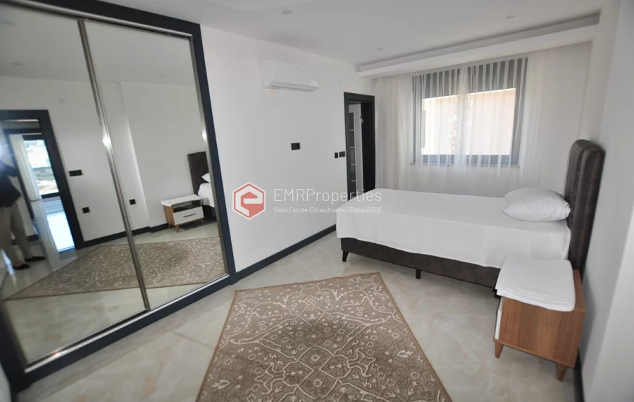 Sanjava vila sa 8 spavacih soba na prodaju u Kargicaku Alanji