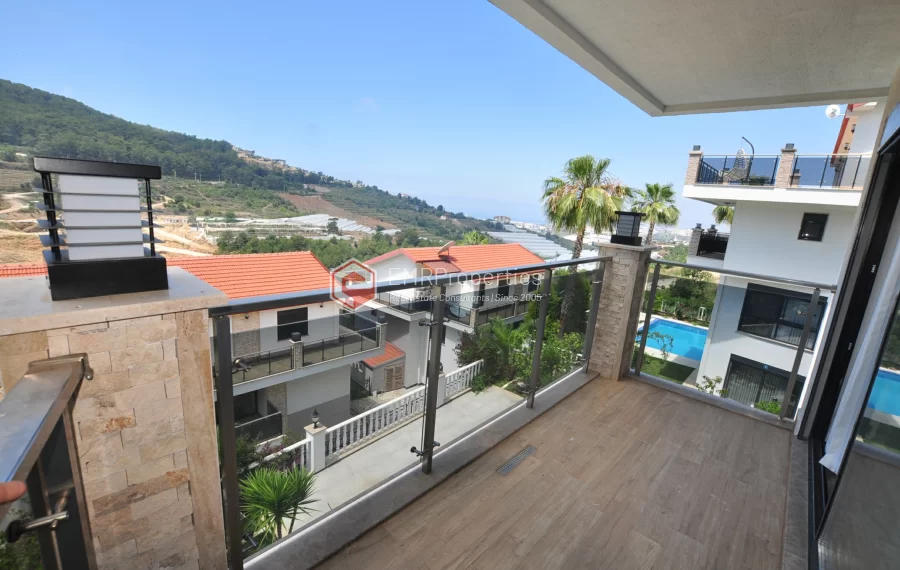 Sanjava vila sa 8 spavacih soba na prodaju u Kargicaku Alanji