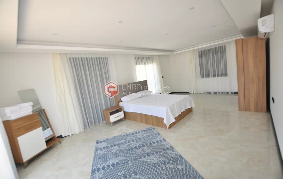 Sanjava vila sa 8 spavacih soba na prodaju u Kargicaku Alanji