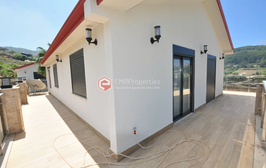 Sanjava vila sa 8 spavacih soba na prodaju u Kargicaku Alanji