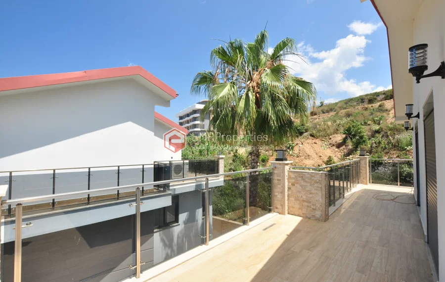 Sanjava vila sa 8 spavacih soba na prodaju u Kargicaku Alanji