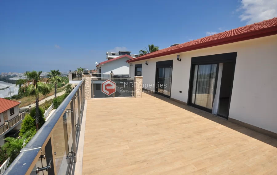 Sanjava vila sa 8 spavacih soba na prodaju u Kargicaku Alanji