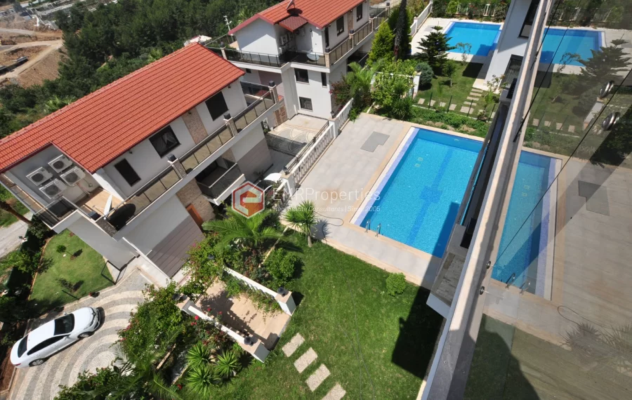 Sanjava vila sa 8 spavacih soba na prodaju u Kargicaku Alanji