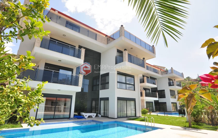 Sanjava vila sa 8 spavacih soba na prodaju u Kargicaku Alanji