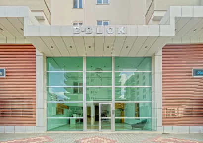 Ovaj moderan penthouse u Mahmutlaru nalazi se na pjesackoj udaljenosti od mora i pijace