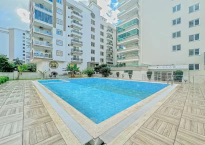 Ovaj moderan penthouse u Mahmutlaru nalazi se na pjesackoj udaljenosti od mora i pijace