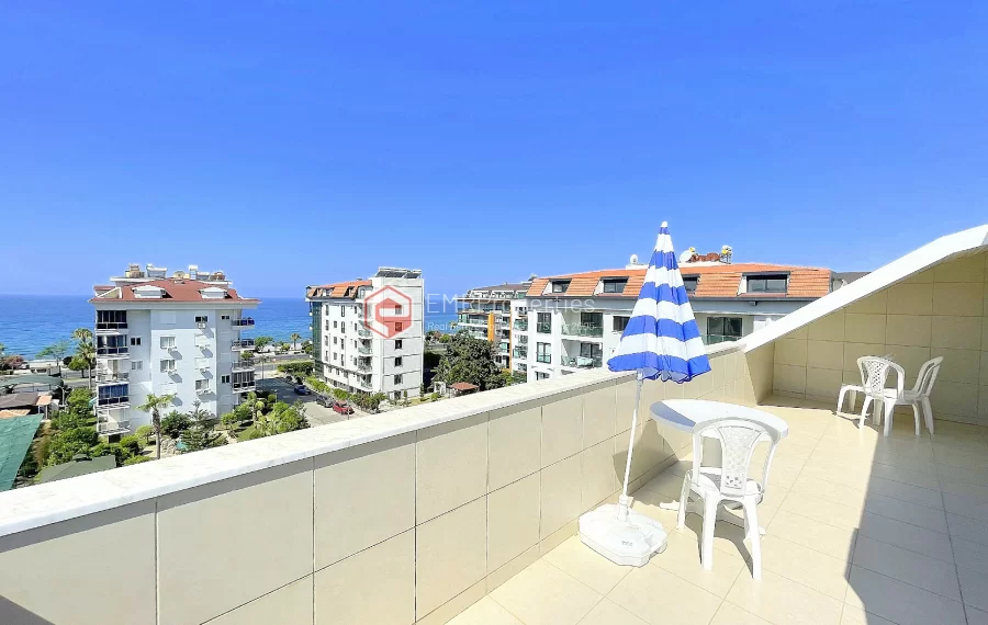 Super luksuzan penthouse sa 4 spavace sobe na prodaju u Kestelu