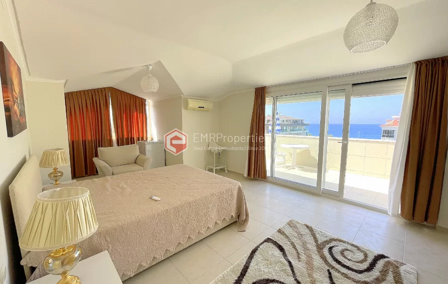 Super luksuzan penthouse sa 4 spavace sobe na prodaju u Kestelu