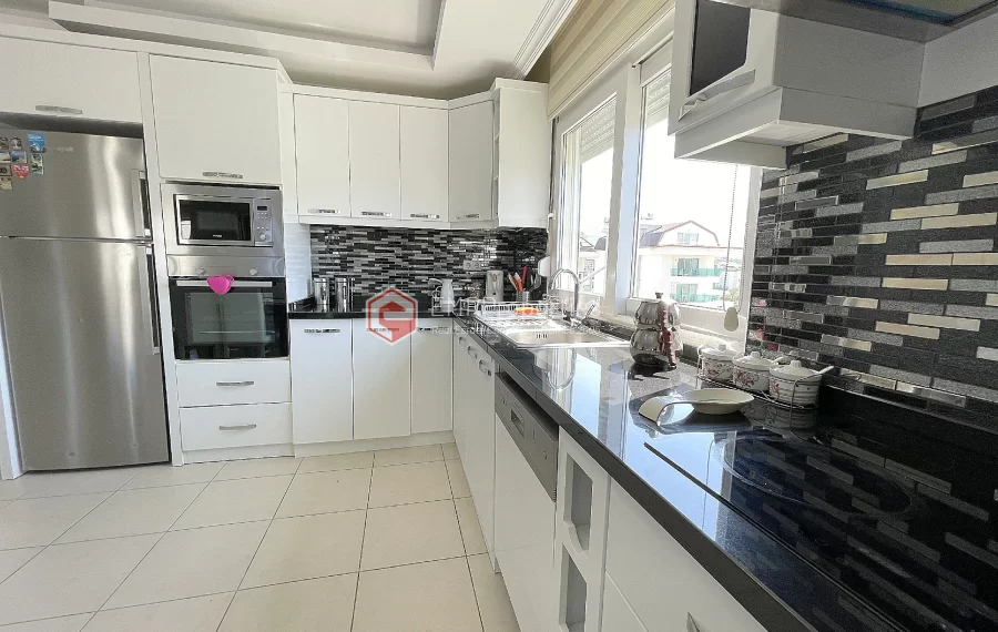 Super luksuzan penthouse sa 4 spavace sobe na prodaju u Kestelu