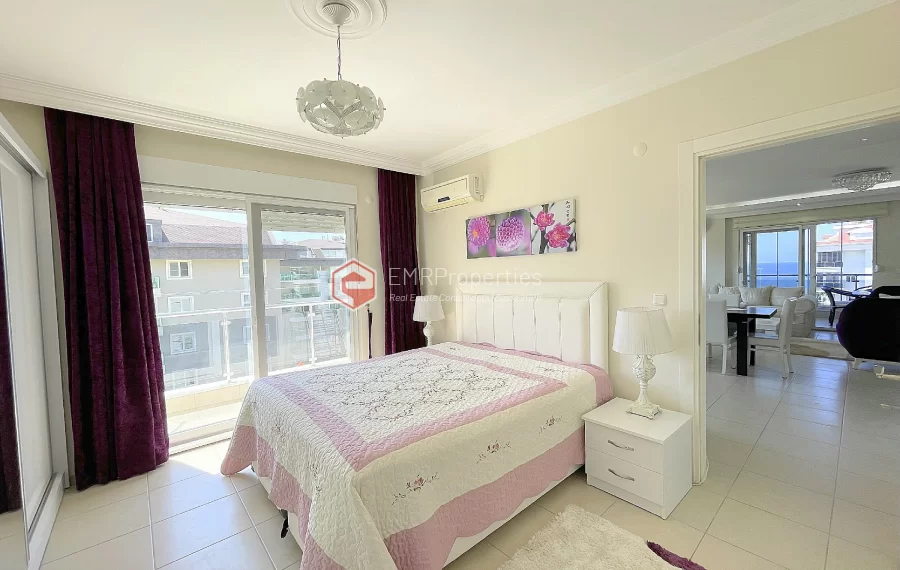 Super luksuzan penthouse sa 4 spavace sobe na prodaju u Kestelu