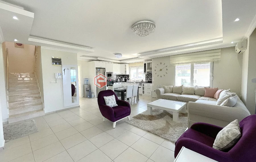 Super luksuzan penthouse sa 4 spavace sobe na prodaju u Kestelu