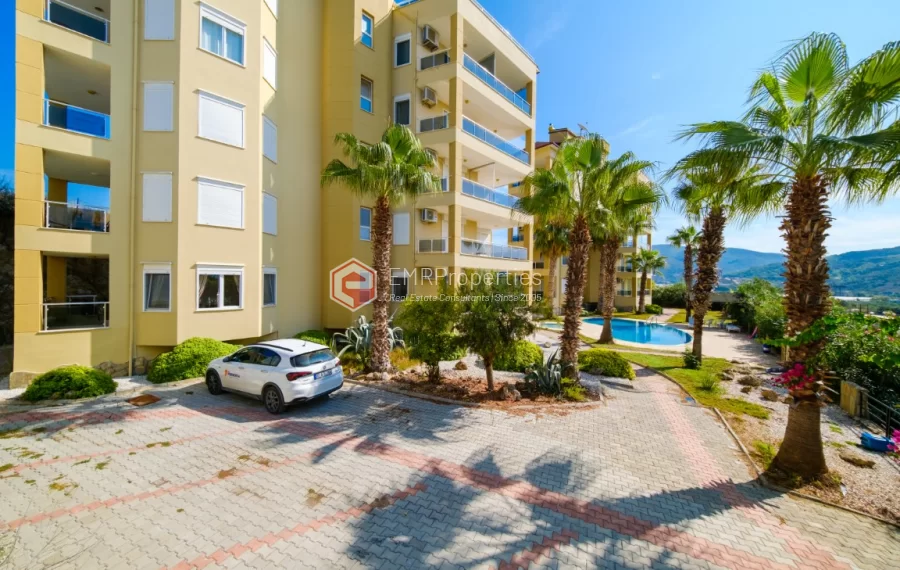 Spacious 2-Bedroom Apartment with Tranquil Atmosphere Near the Sea