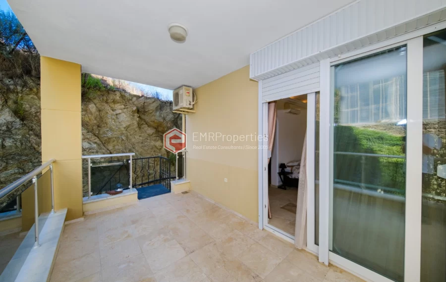 Spacious 2-Bedroom Apartment with Tranquil Atmosphere Near the Sea