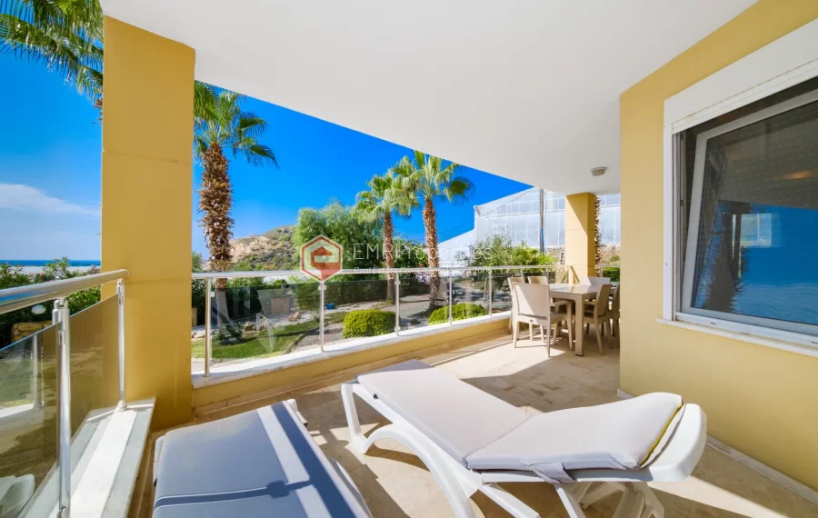 Spacious 2-Bedroom Apartment with Tranquil Atmosphere Near the Sea