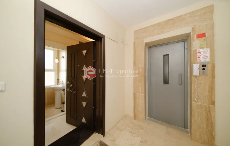 Spacious 2-Bedroom Apartment with Tranquil Atmosphere Near the Sea