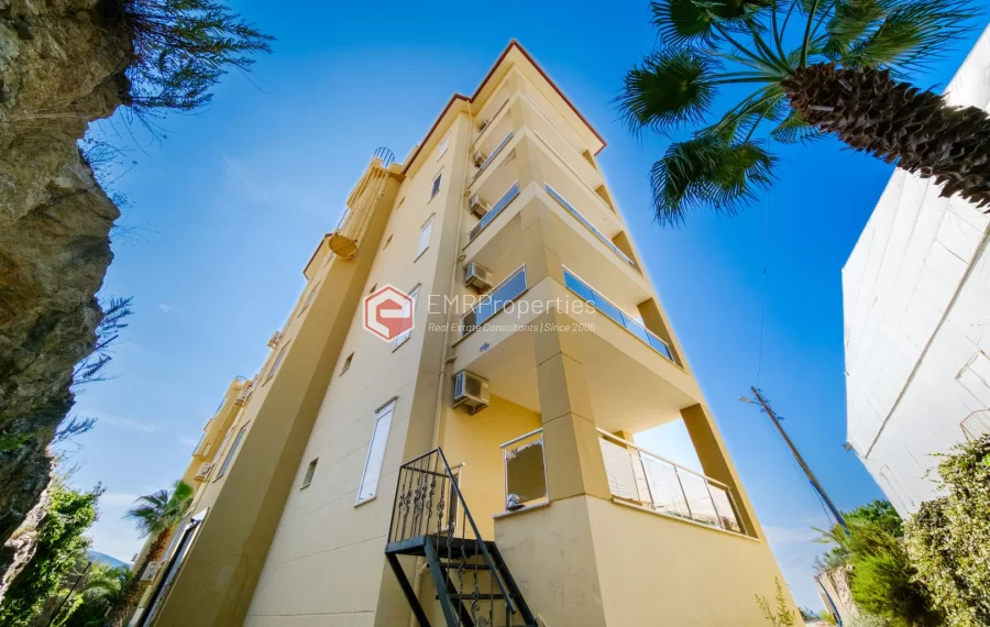 Spacious 2-Bedroom Apartment with Tranquil Atmosphere Near the Sea