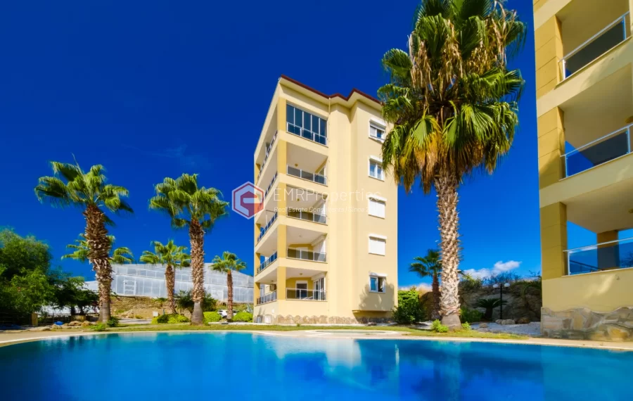 Spacious 2-Bedroom Apartment with Tranquil Atmosphere Near the Sea