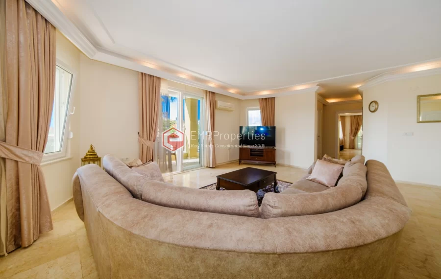 Spacious 2-Bedroom Apartment with Tranquil Atmosphere Near the Sea