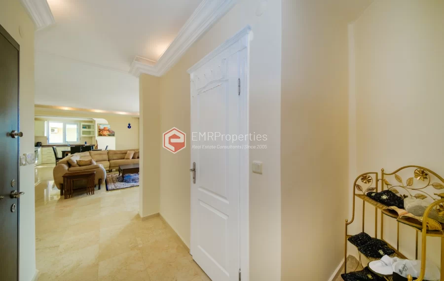 Spacious 2-Bedroom Apartment with Tranquil Atmosphere Near the Sea