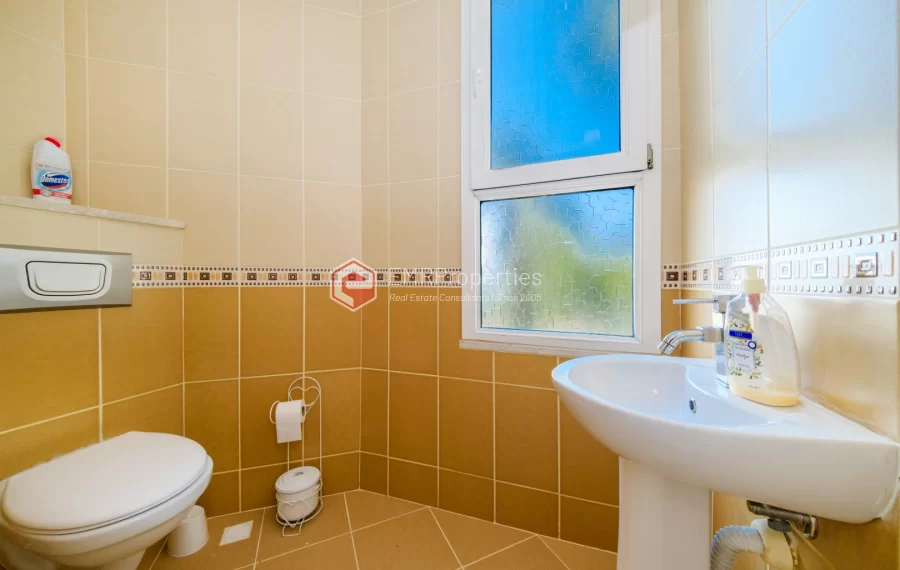 Spacious 2-Bedroom Apartment with Tranquil Atmosphere Near the Sea