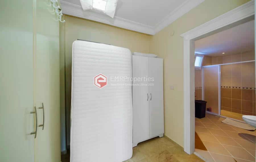 Spacious 2-Bedroom Apartment with Tranquil Atmosphere Near the Sea