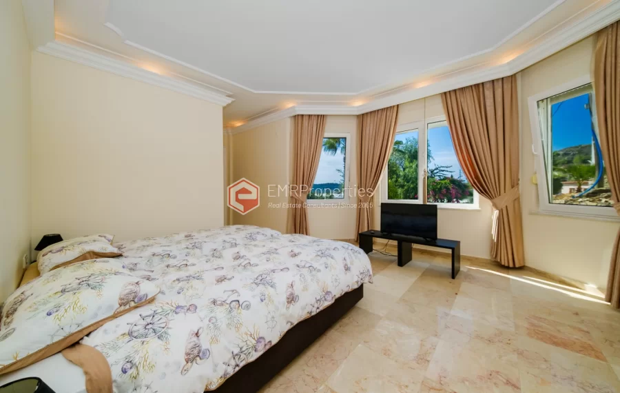 Spacious 2-Bedroom Apartment with Tranquil Atmosphere Near the Sea