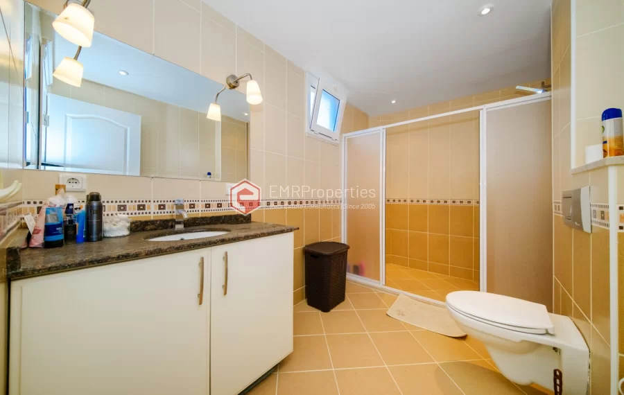 Spacious 2-Bedroom Apartment with Tranquil Atmosphere Near the Sea