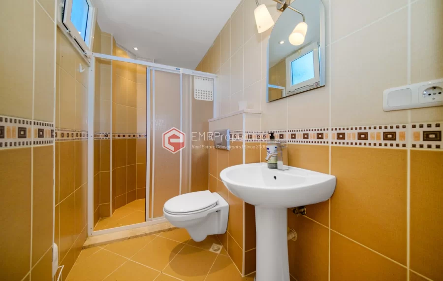 Spacious 2-Bedroom Apartment with Tranquil Atmosphere Near the Sea