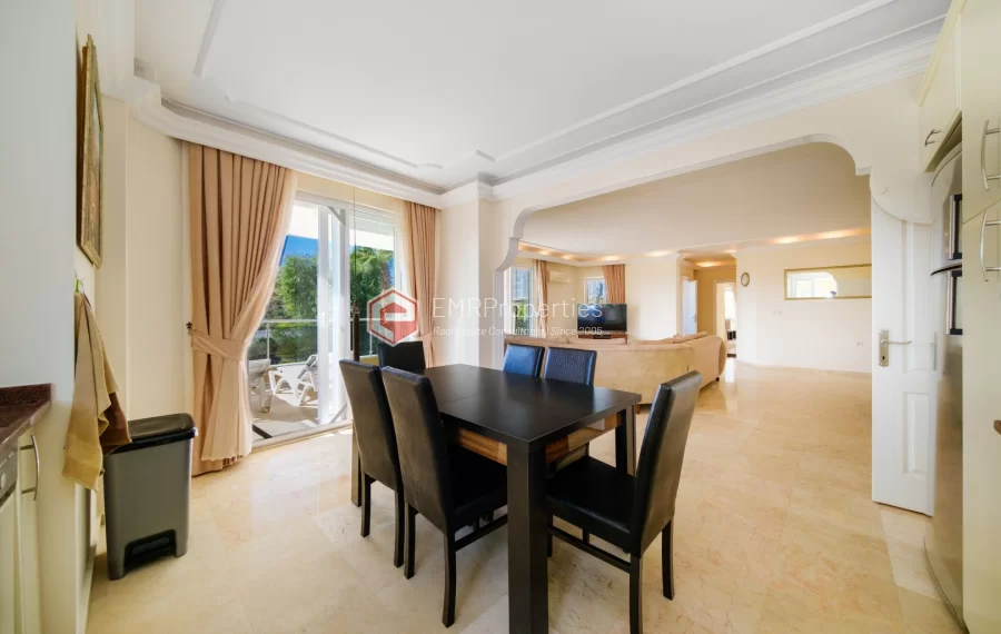 Spacious 2-Bedroom Apartment with Tranquil Atmosphere Near the Sea