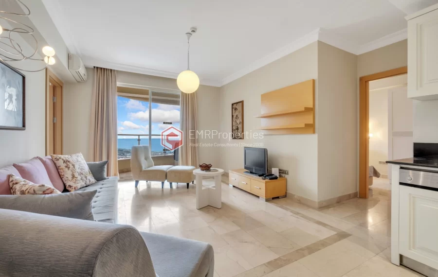 Gold City - Luxury 2 Bedrooms Apartment with Pool View in Kargıcak