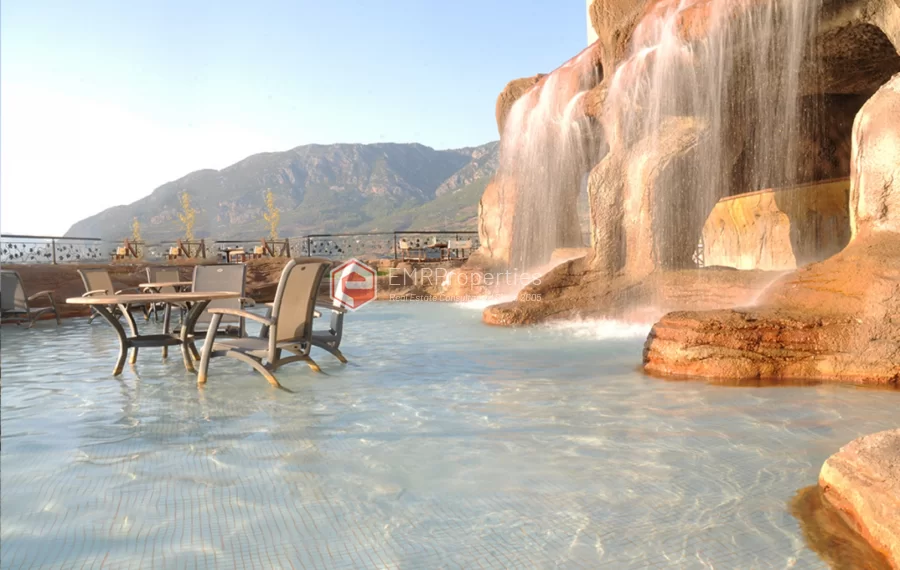 Gold City - Luxury 2 Bedrooms Apartment with Pool View in Kargıcak