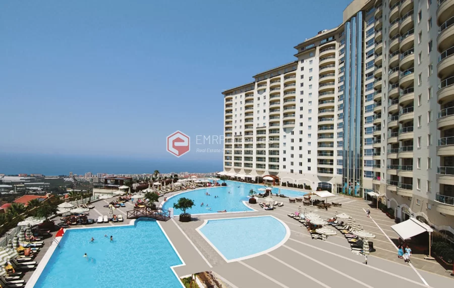 Gold City - Luxury 2 Bedrooms Apartment with Pool View in Kargıcak