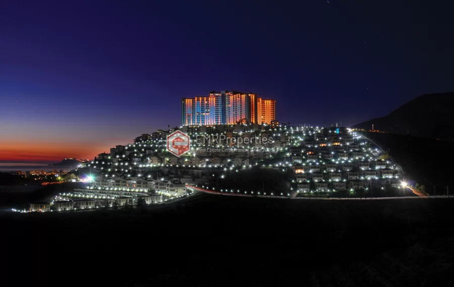Gold City - Luxury 2 Bedrooms Apartment with Pool View in Kargıcak