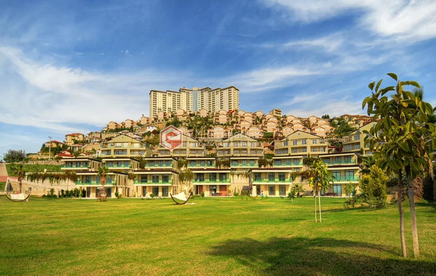 Gold City - Luxury 2 Bedrooms Apartment with Pool View in Kargıcak
