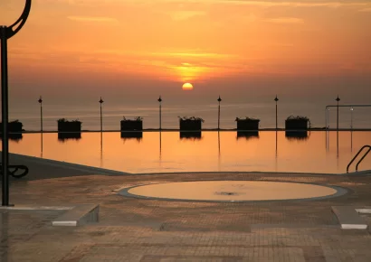 Gold City - Luxury 2 Bedrooms Apartment with Pool View in Kargıcak