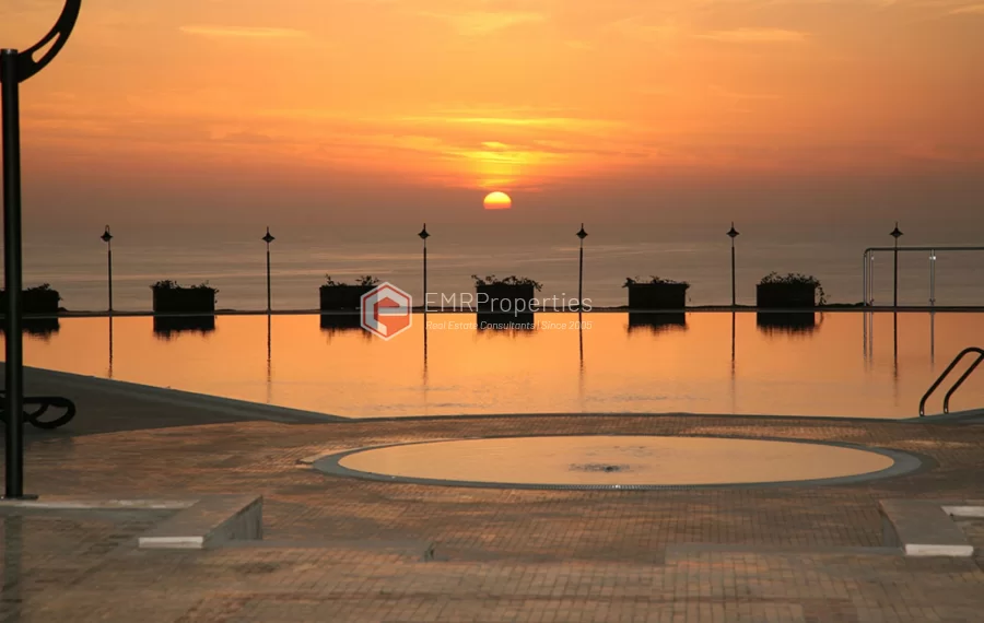 Gold City - Luxury 2 Bedrooms Apartment with Pool View in Kargıcak