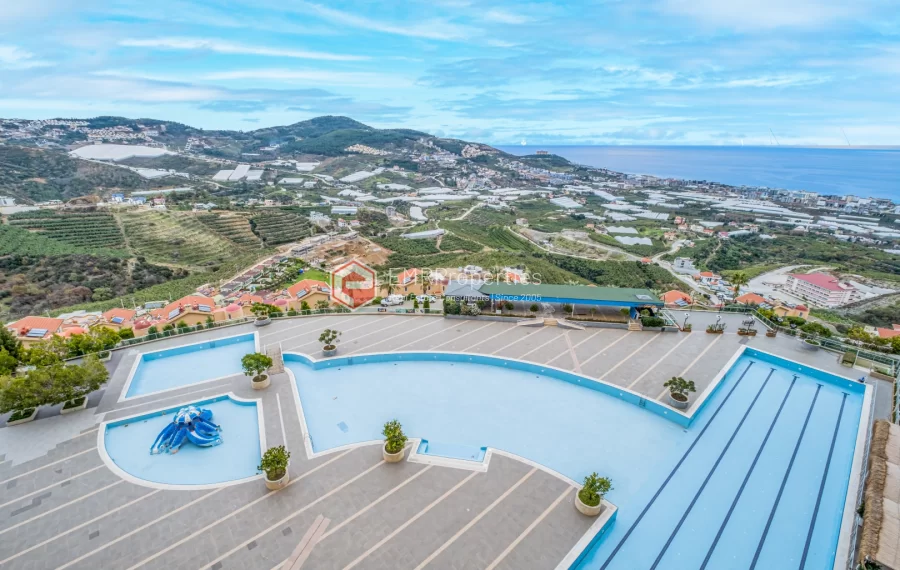 Gold City - Luxury 2 Bedrooms Apartment with Pool View in Kargıcak