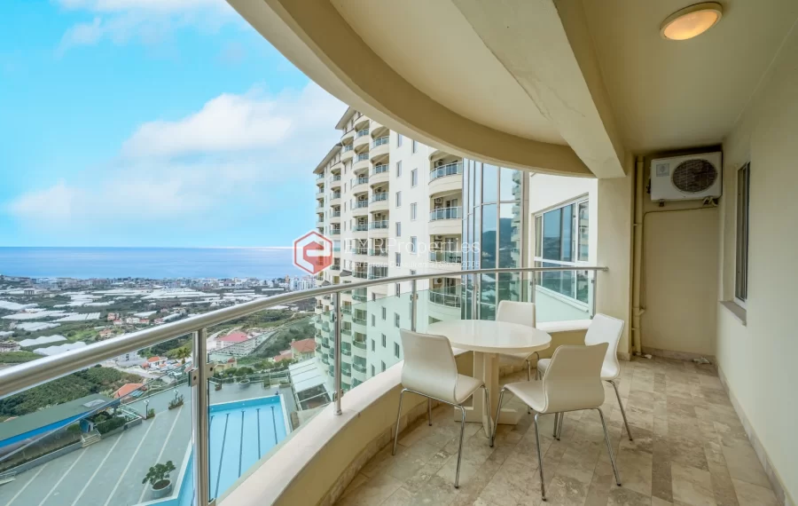 Gold City - Luxury 2 Bedrooms Apartment with Pool View in Kargıcak