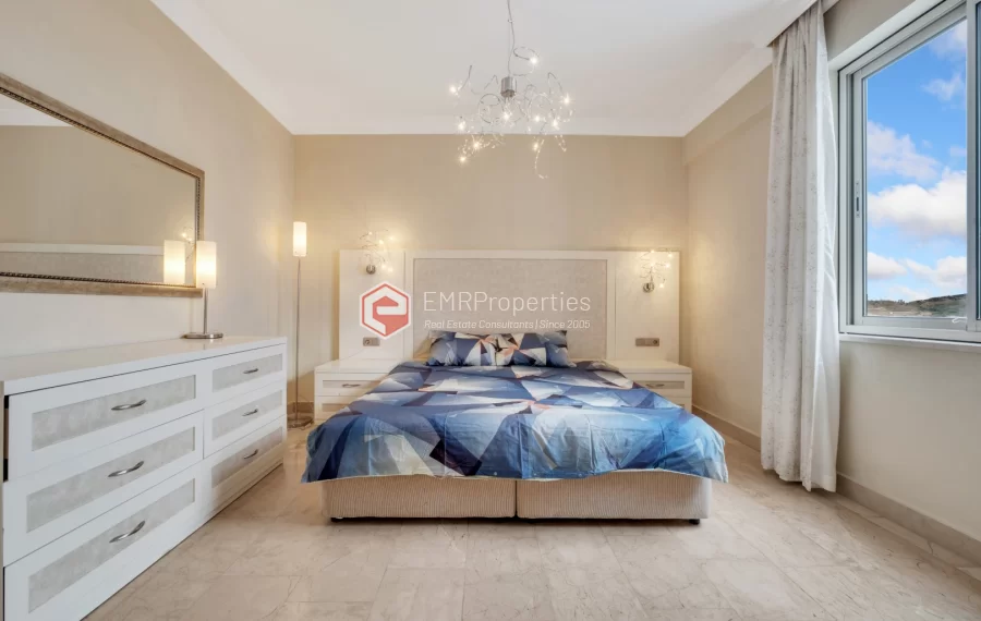 Gold City - Luxury 2 Bedrooms Apartment with Pool View in Kargıcak