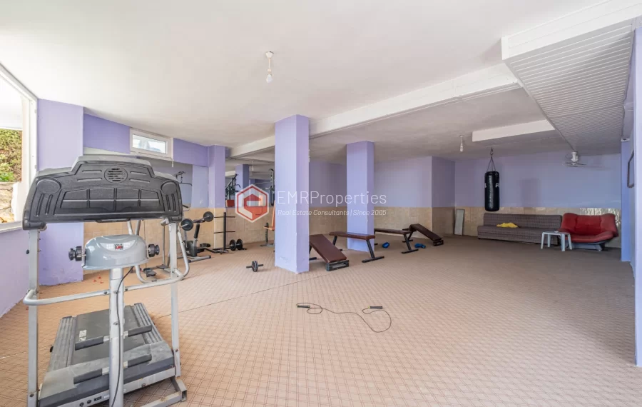 Hillside Residence - Luxurious 2 Bedroom Apartment with Sea View Mountain View and Castle View