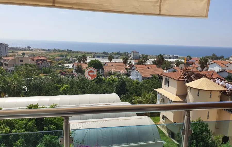 Просторная квартира с видом на озеро в Демирташ Аланья