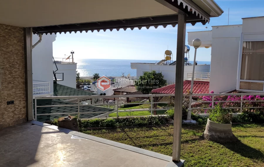 For sale Seaside Villa in Alanya Demirtas