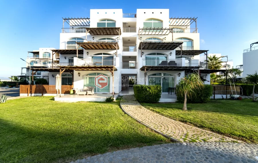Exclusive project with full facilities in the beachfront of Cyprus
