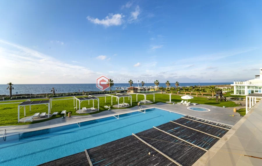 Exclusive project with full facilities in the beachfront of Cyprus